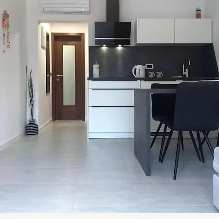 Artemus Karliva Izola