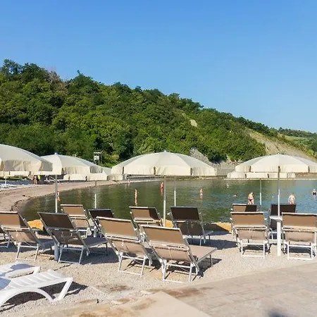 Artemus Karliva Lägenhet *