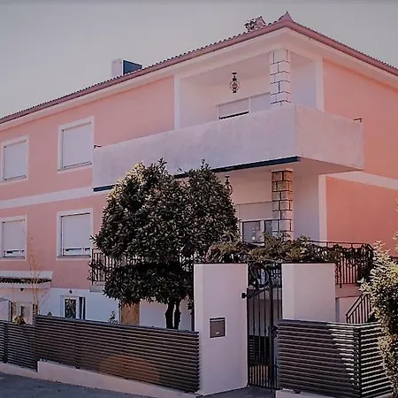 Artemus Karliva Izola