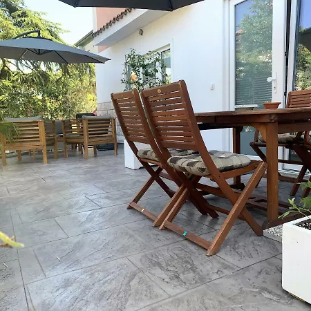 Appartement Artemus Karliva