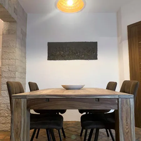 Apartman Artemus Karliva