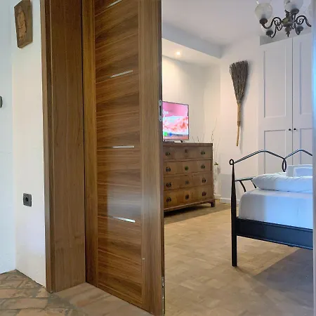 Artemus Karliva Izola