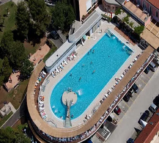 Artemus Karliva アパート