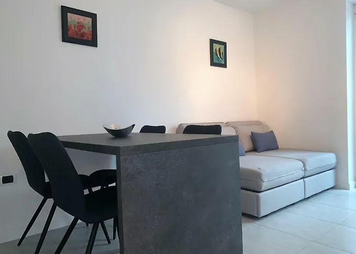 Artemus Karliva * Izola